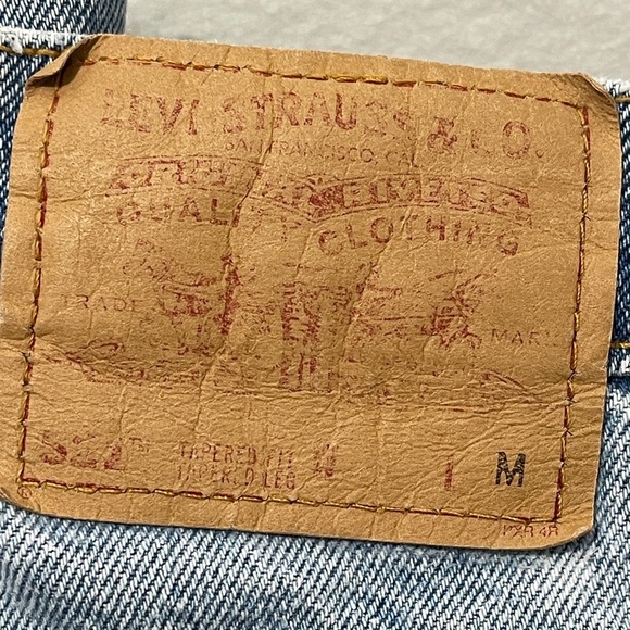 90's Vintage Levi's 521 Tapered Fit Tapered Leg Lightwash High Waisted Jeans 16 - Picture 6 of 9